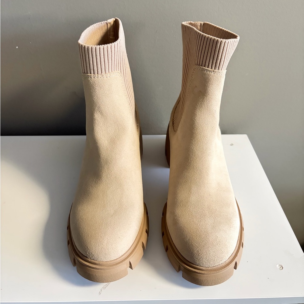 Steve Madden Cream/Tan Ankle Booties